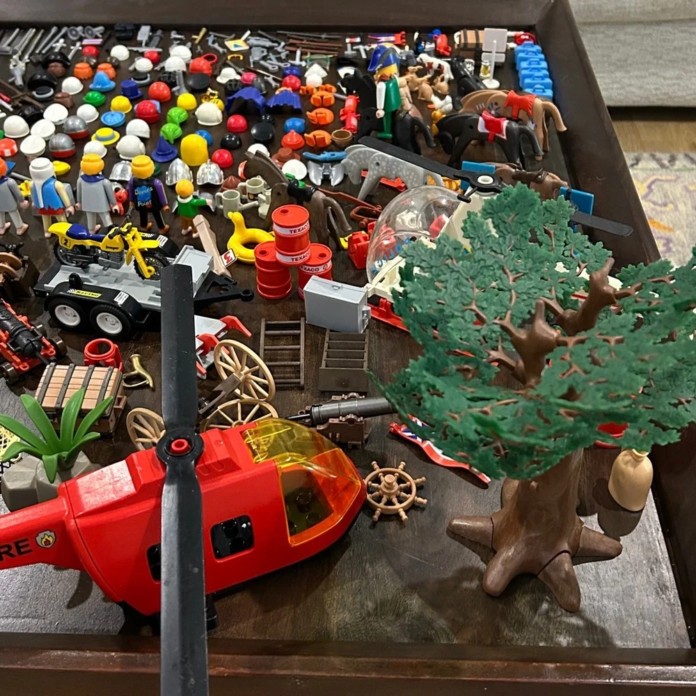 Vintage Playmobil 70’s, 80’s , 90’s and up Tons of Pieces!!!! Fantastic deal - Picture 10 of 16